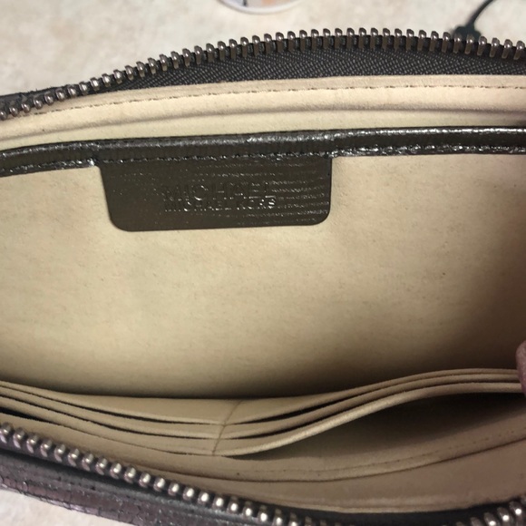 Matallic Silver IPad Case - Michael Kors - Picture 5 of 5